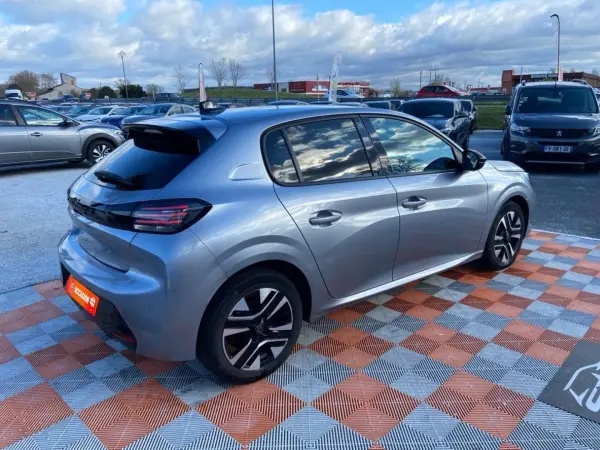 Peugeot 208 100 BV6 ALLURE Radars AV-AR Ecran 10" - Photo 5