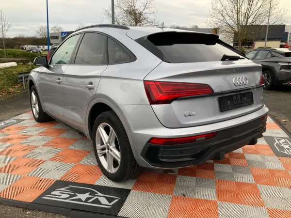 Audi Q5 SPORTBACK 40 TDI 204 QUATTRO S-Tronic S LINE Ext GPS Caméra JA 19" Black Pack - Photo 4